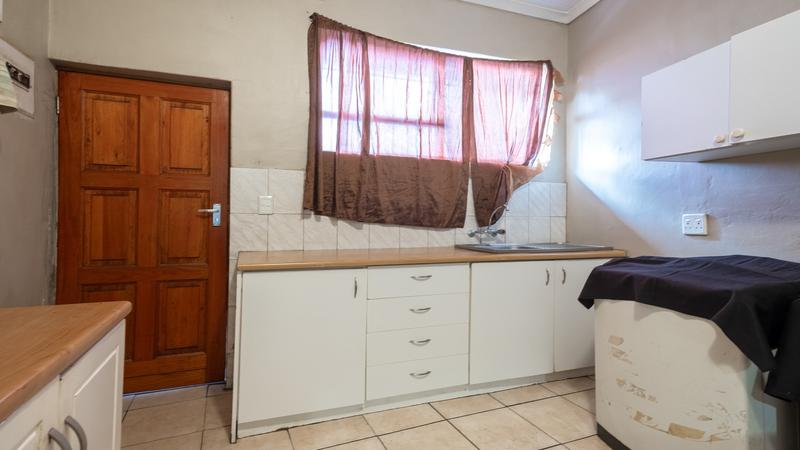 6 Bedroom Property for Sale in Kensington Western Cape